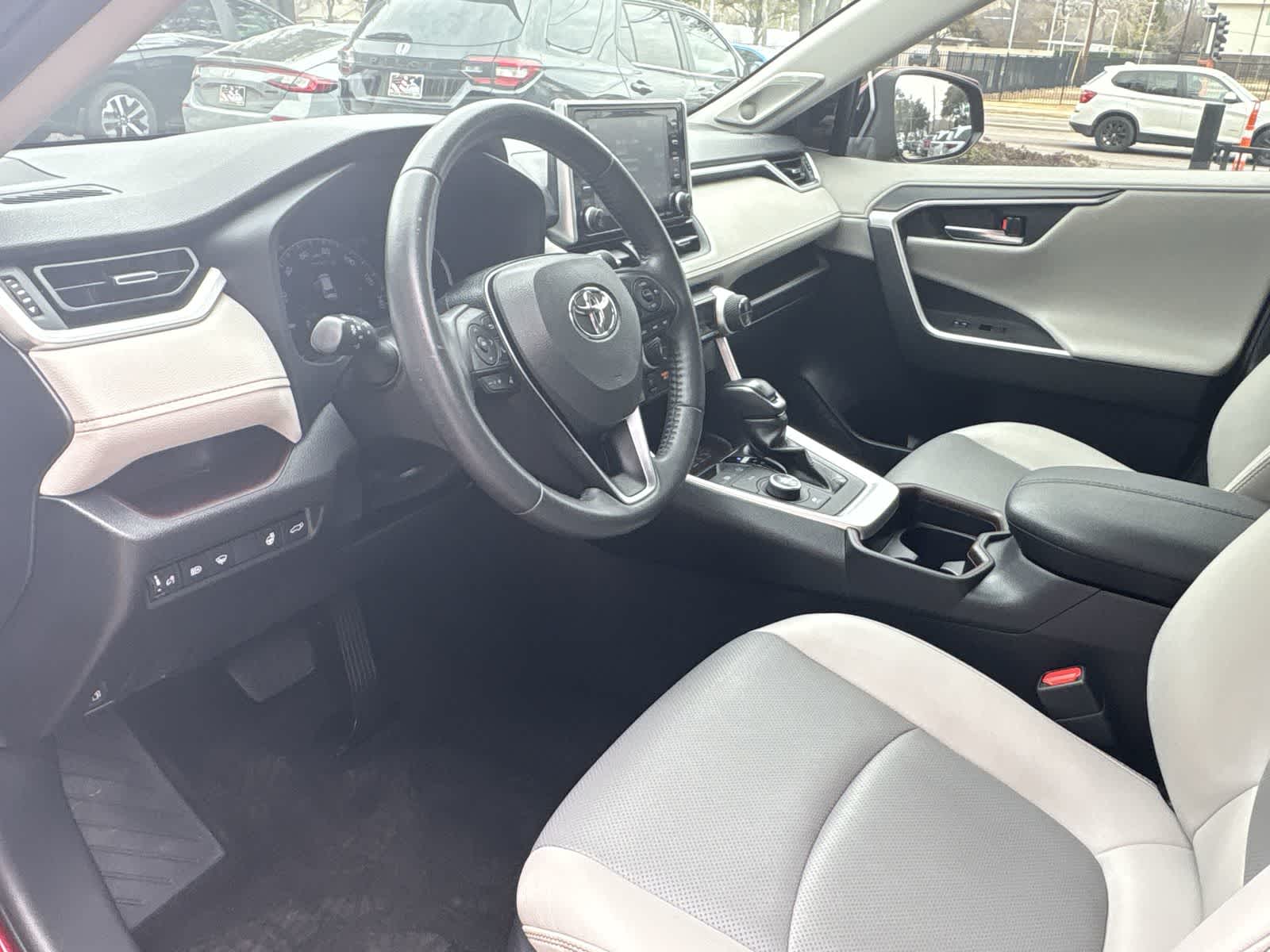 Thumbnail: 2019 Toyota RAV4 - 10