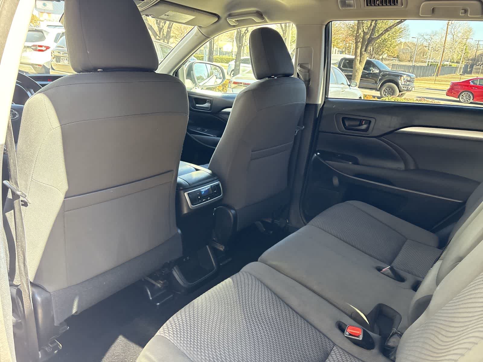 Thumbnail: 2017 Toyota Highlander - 19