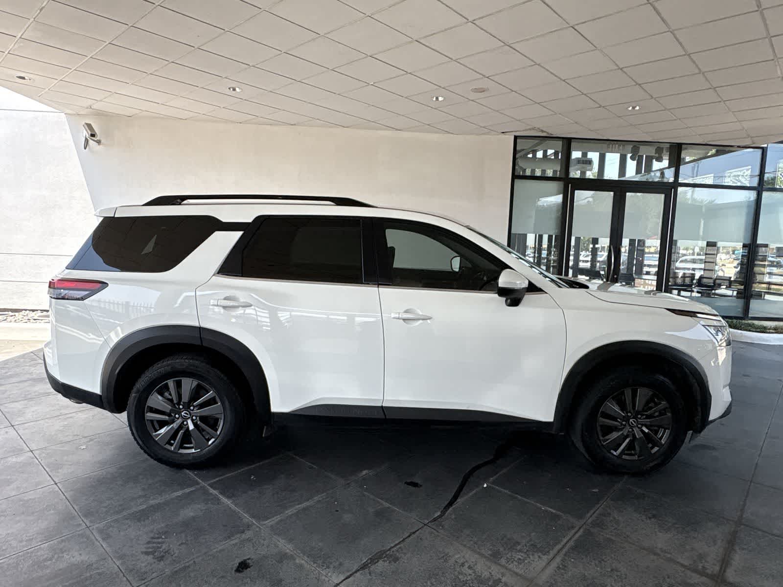 Thumbnail: 2022 Nissan Pathfinder - 25