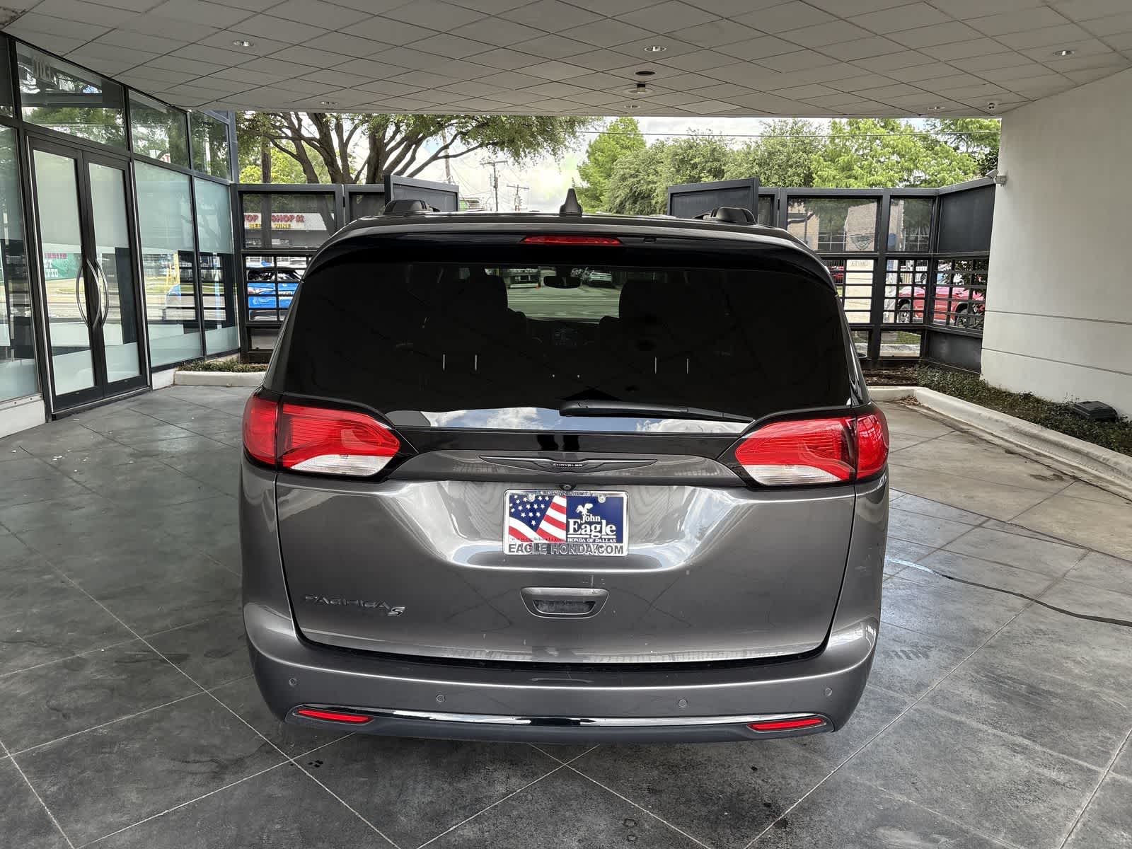 Thumbnail: 2020 Chrysler Pacifica - 5