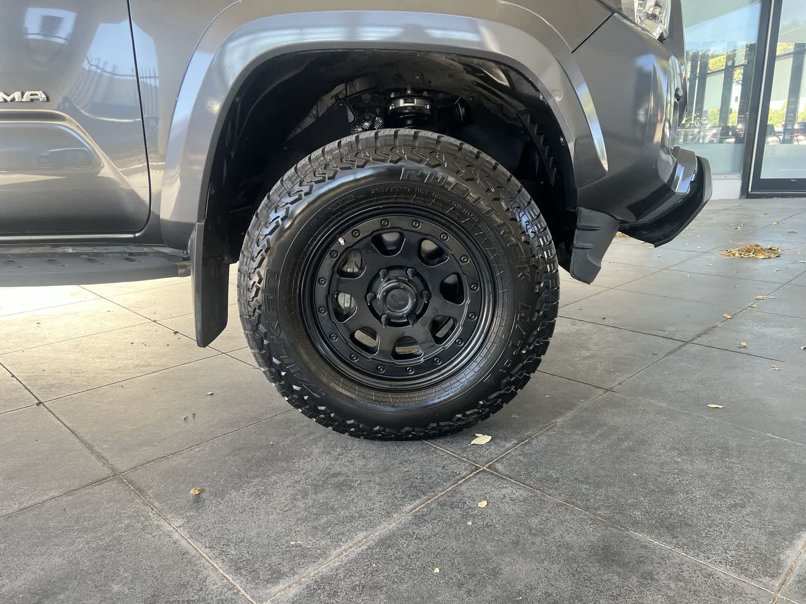 Thumbnail: 2018 Toyota Tacoma - 6