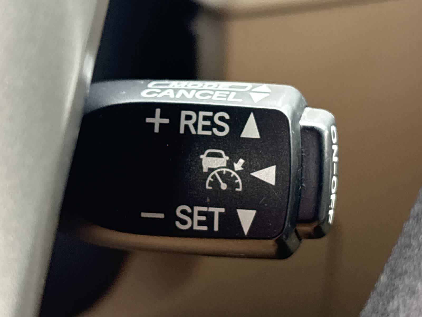 Thumbnail: 2012 Toyota Prius v - 32