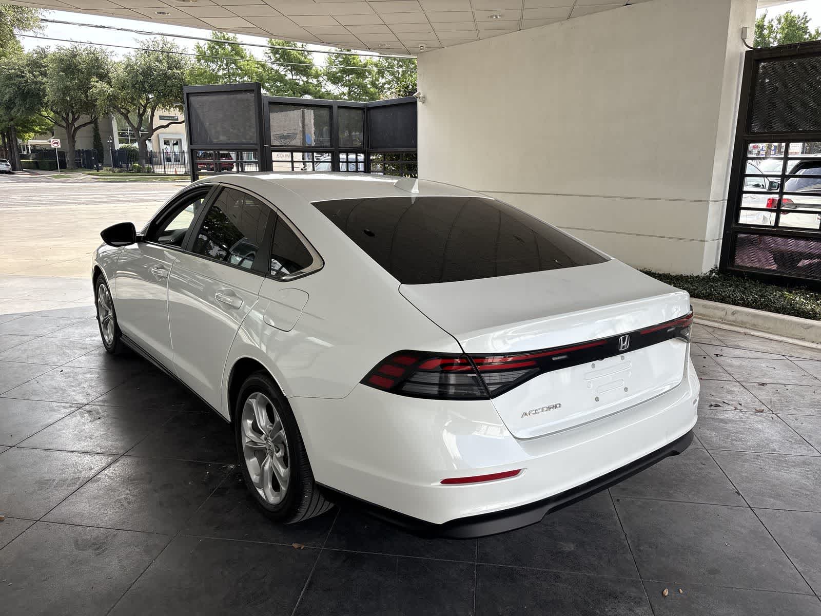 2023 Honda Accord LX photo 4