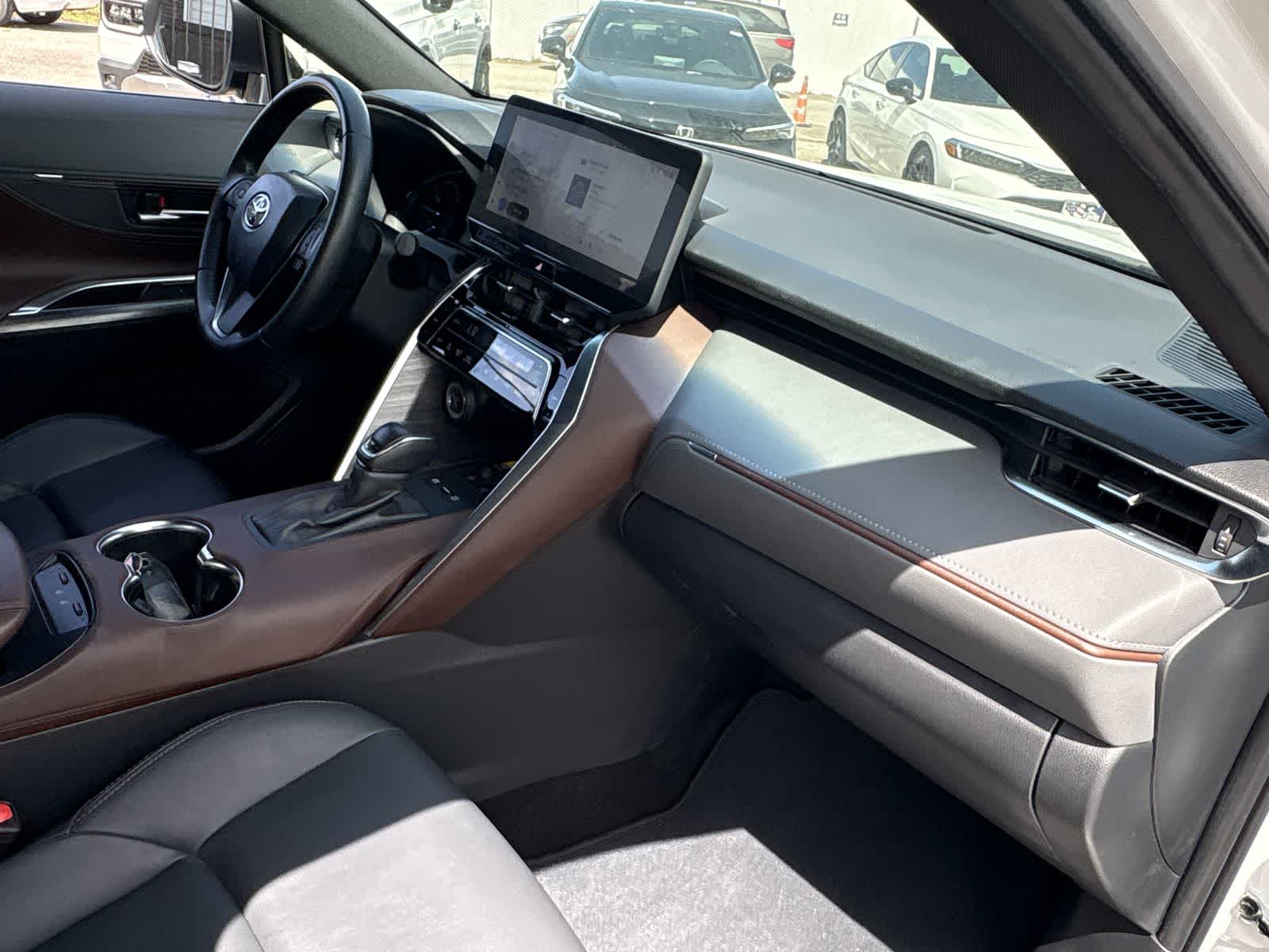 Thumbnail: 2024 Toyota Venza - 17