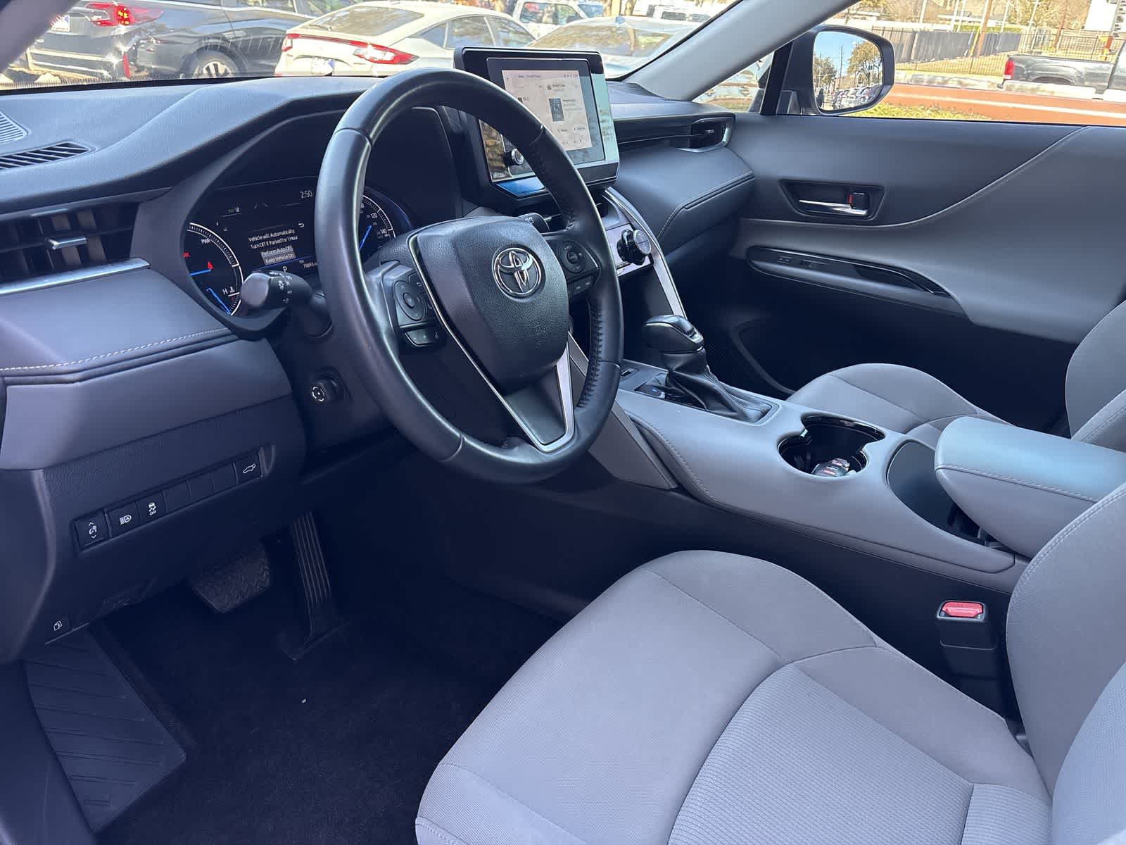 Thumbnail: 2023 Toyota Venza - 10