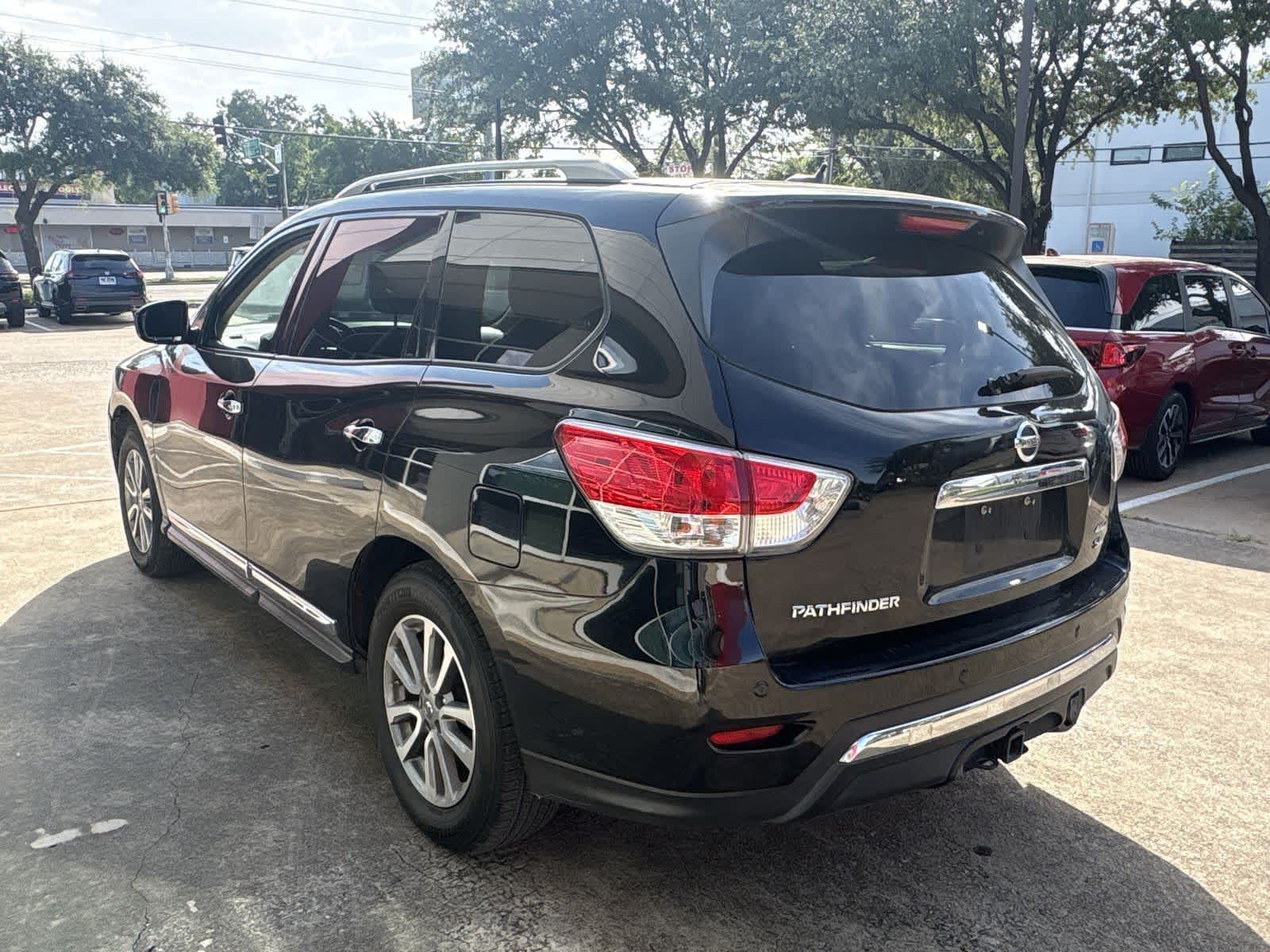 Thumbnail: 2016 Nissan Pathfinder - 4