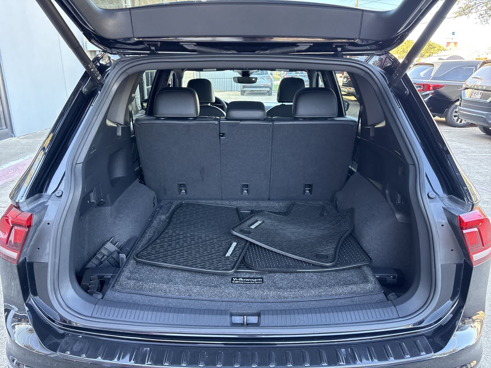 Thumbnail: 2023 Volkswagen Tiguan - 18