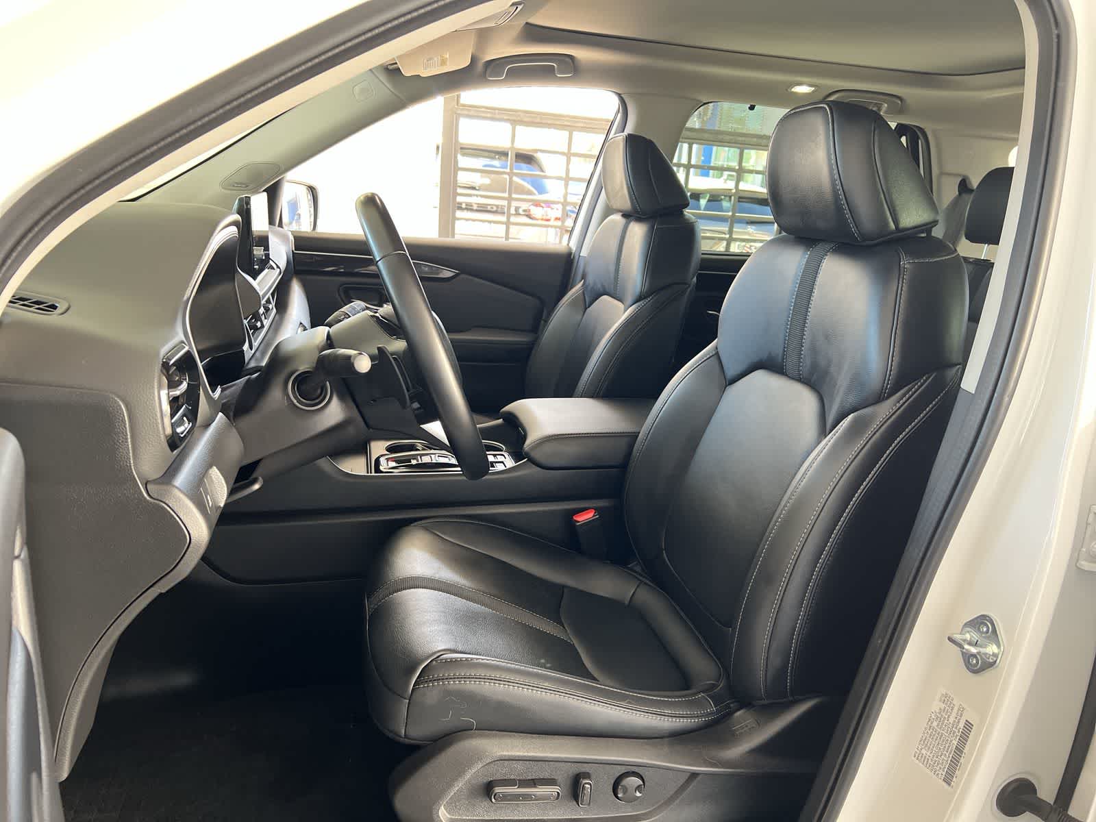 2023 Honda Pilot Touring photo 2