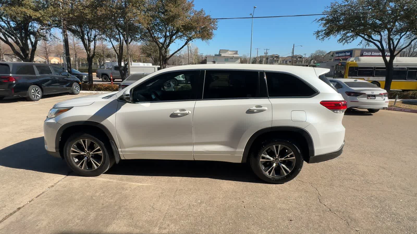 Thumbnail: 2017 Toyota Highlander - 5