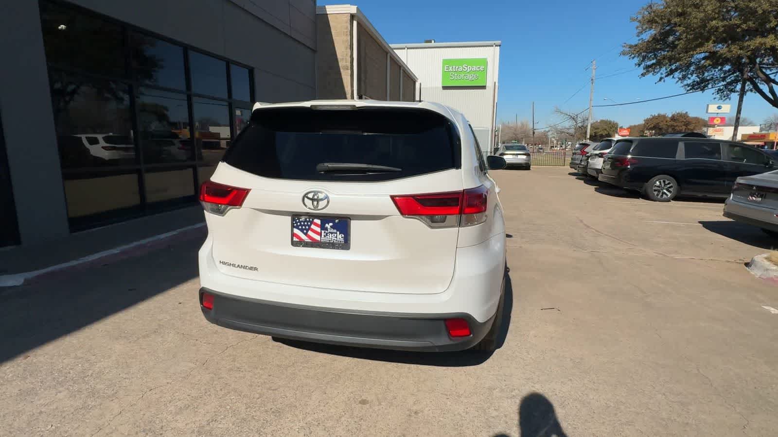 Thumbnail: 2017 Toyota Highlander - 7