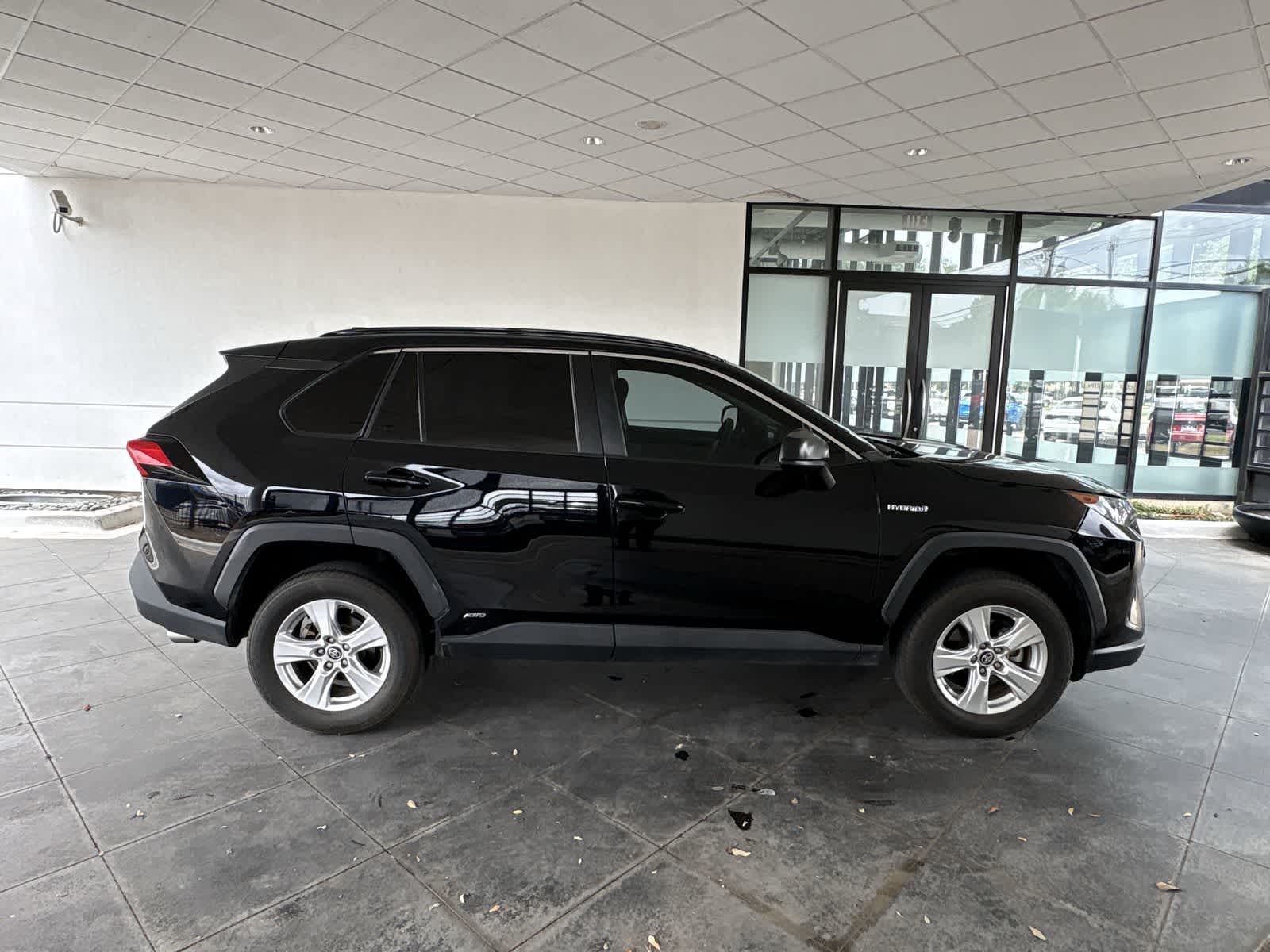 Thumbnail: 2020 Toyota RAV4 - 24