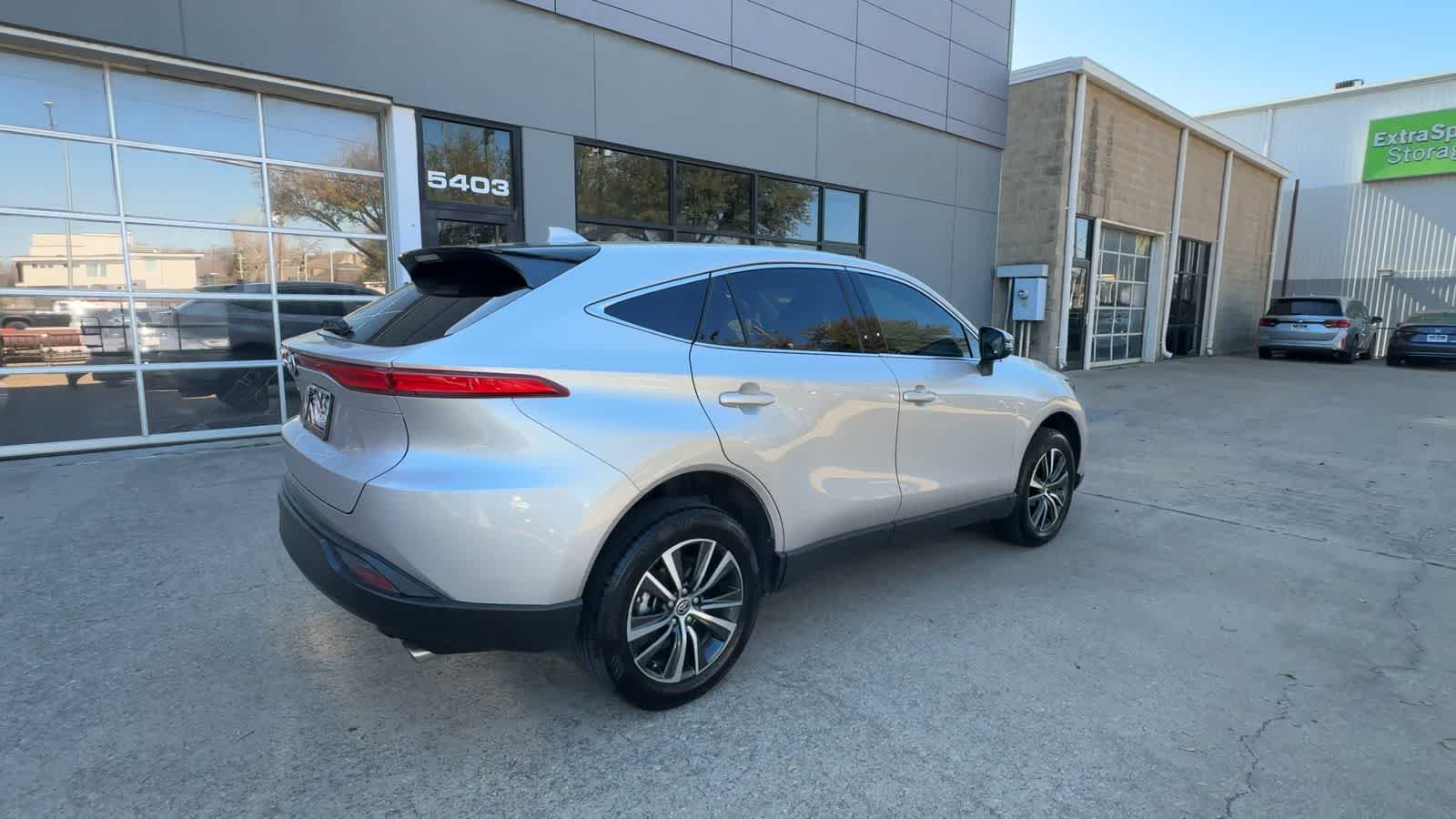 Thumbnail: 2023 Toyota Venza - 8