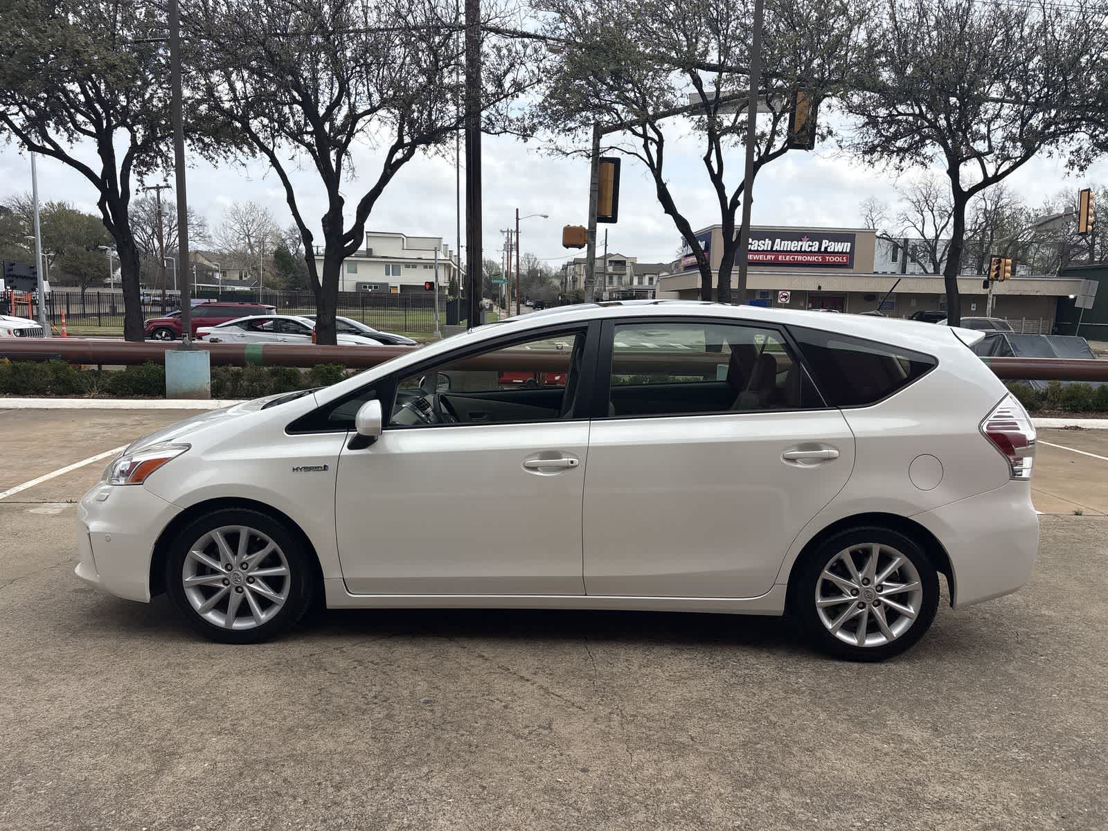 Thumbnail: 2012 Toyota Prius v - 11