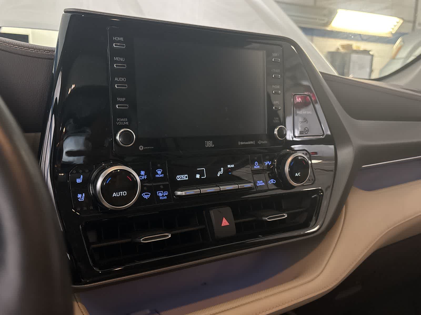 Thumbnail: 2020 Toyota Highlander - 6