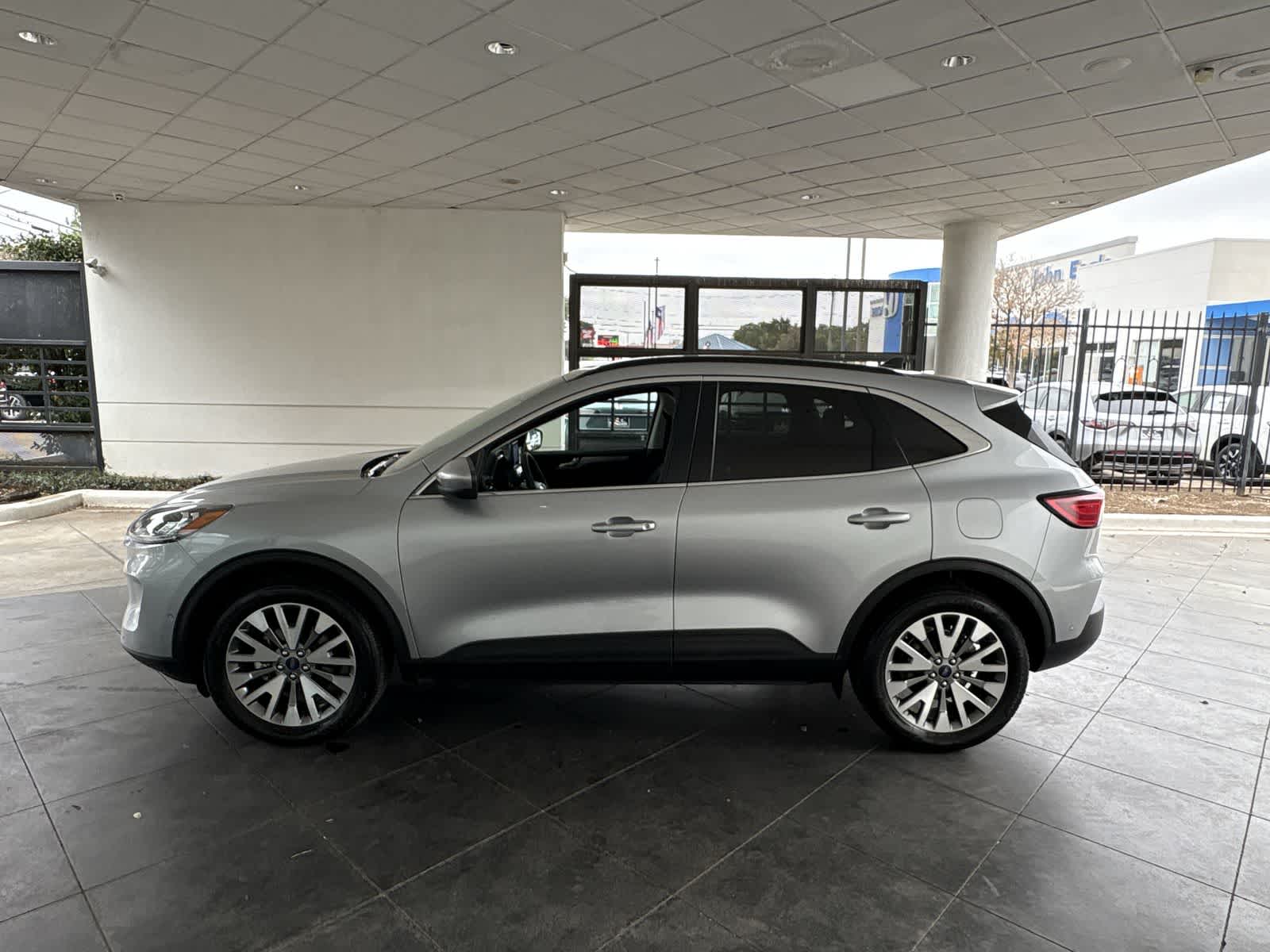 Thumbnail: 2021 Ford Escape - 3