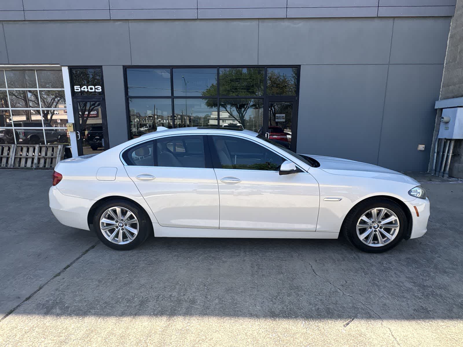 Thumbnail: 2015 BMW 5 Series - 15