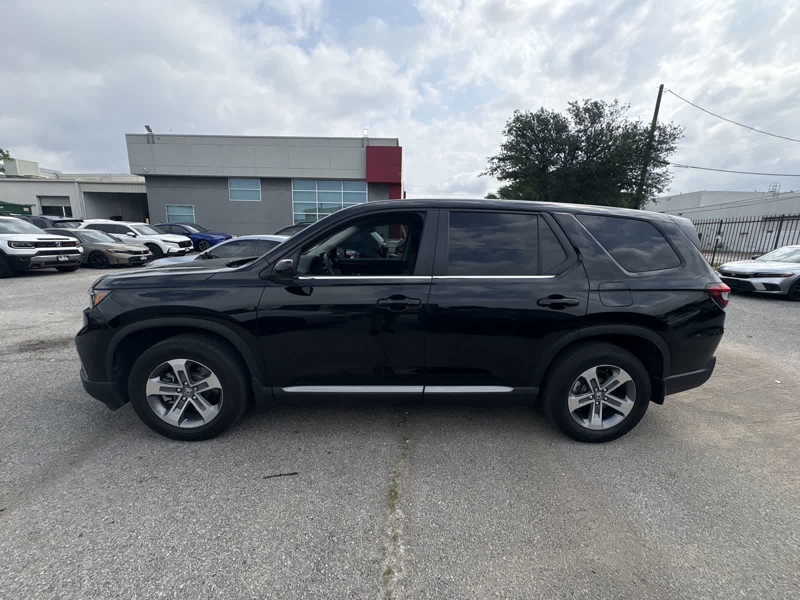 Thumbnail: 2024 Honda Pilot - 3