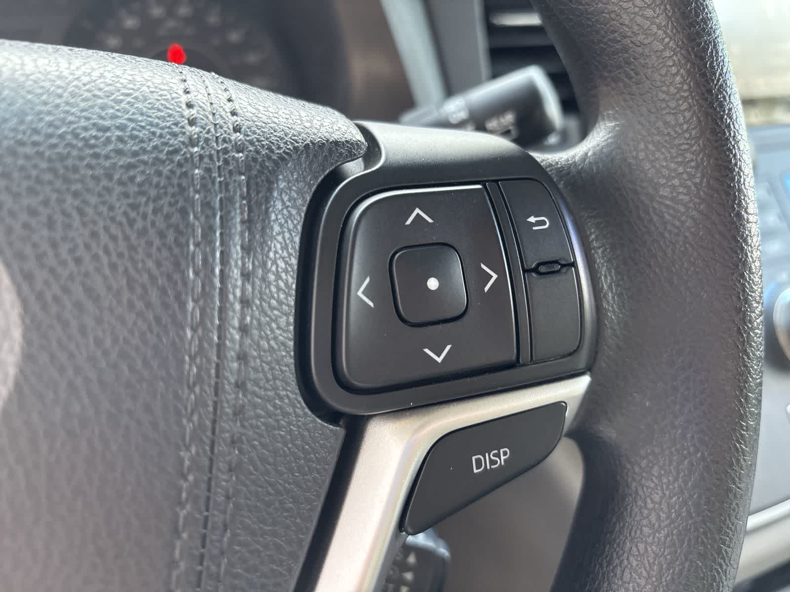 Thumbnail: 2015 Toyota Sienna - 28