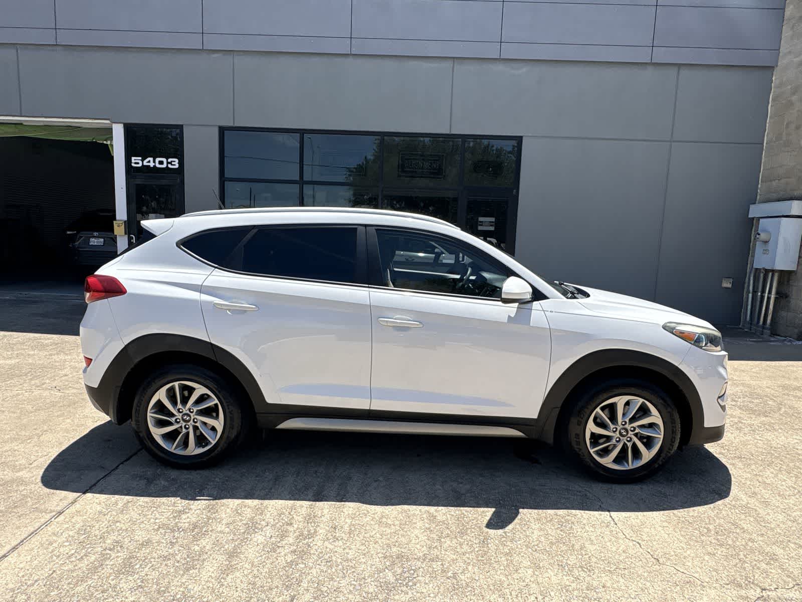 Thumbnail: 2017 Hyundai Tucson - 31
