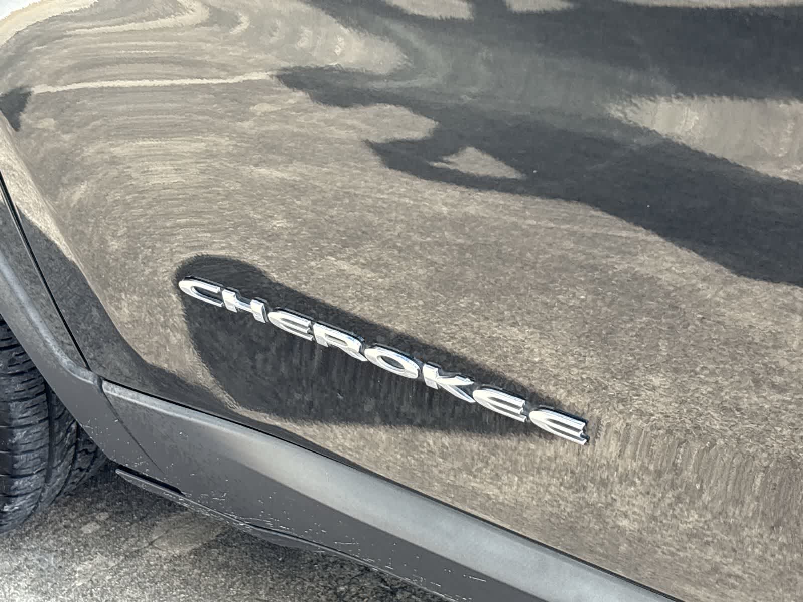 Thumbnail: 2016 Jeep Cherokee - 21