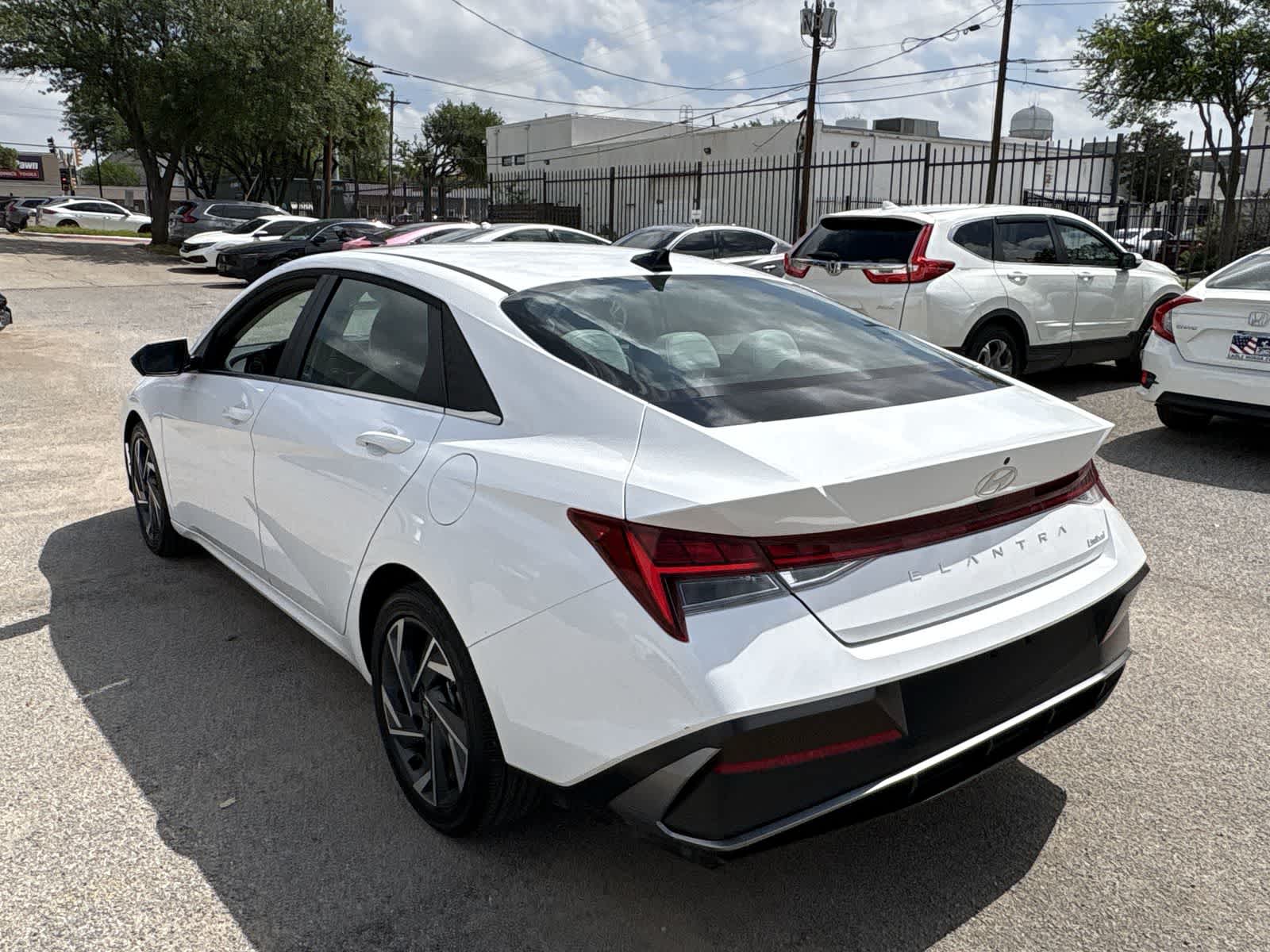 Thumbnail: 2025 Hyundai Elantra - 4