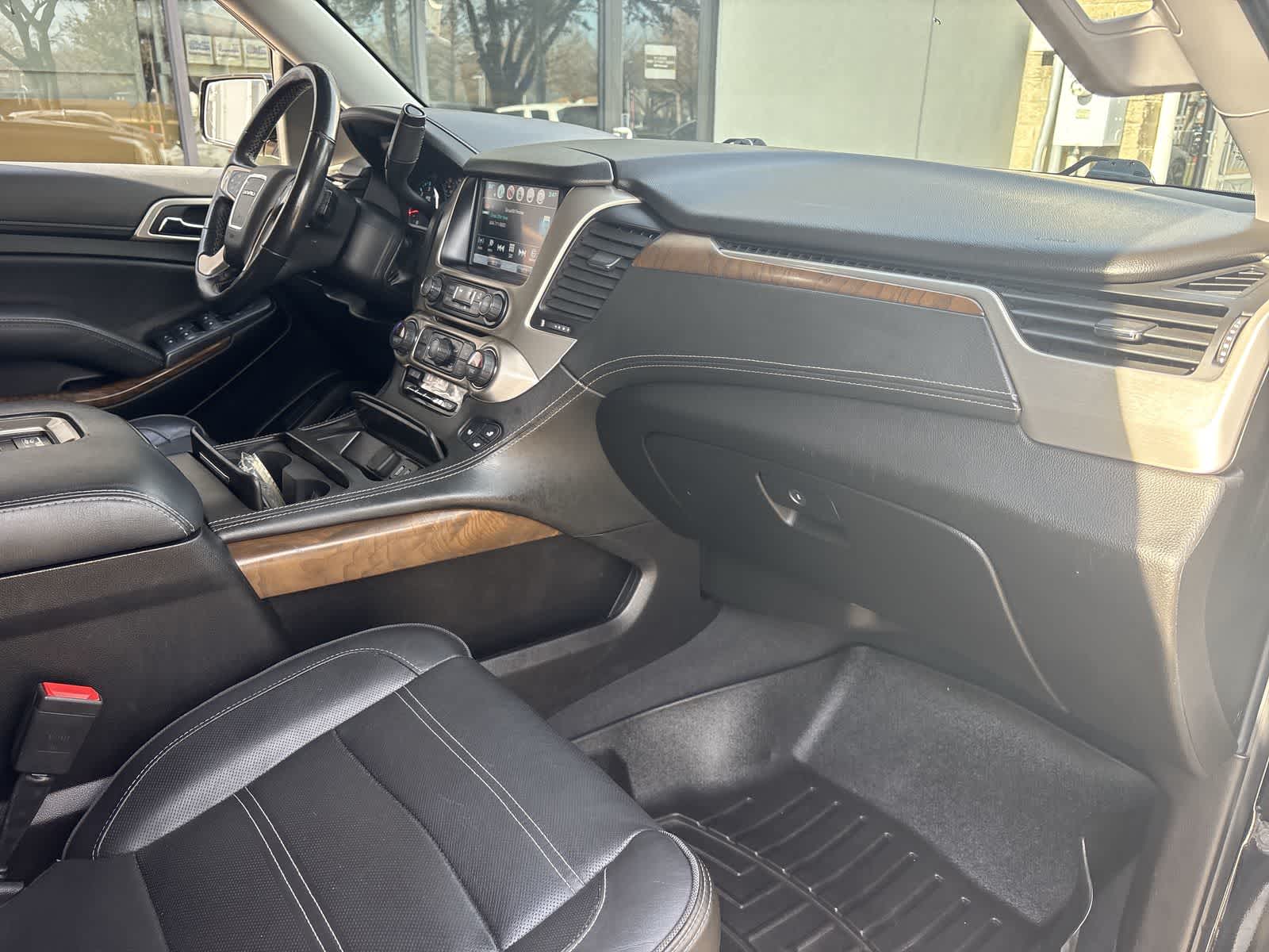 Thumbnail: 2019 GMC Yukon - 32