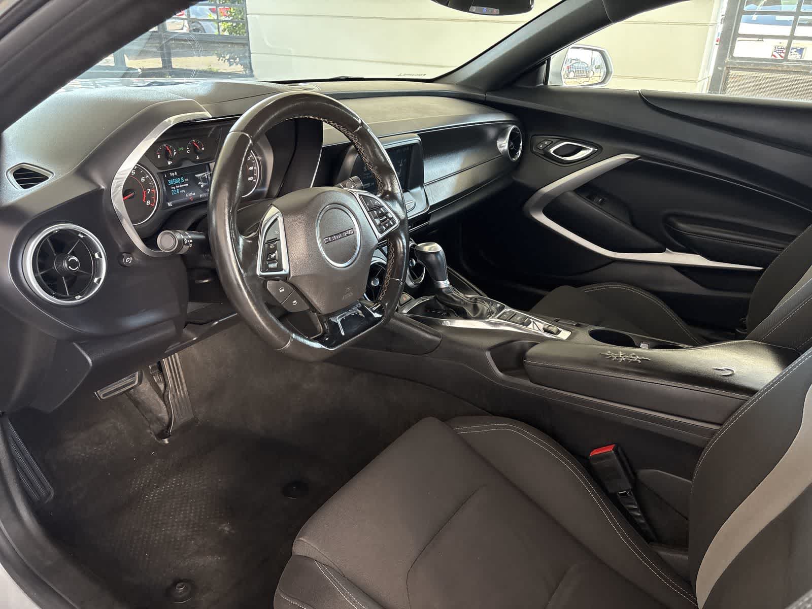 2016 Chevrolet Camaro 1LT photo 2