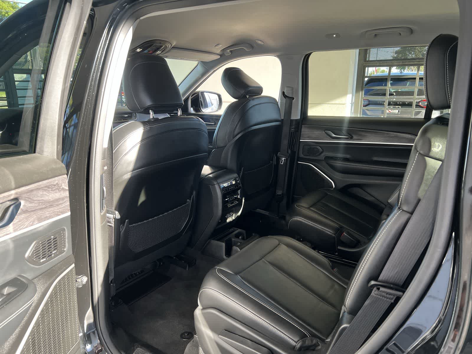 Thumbnail: 2022 Jeep Grand Cherokee - 11