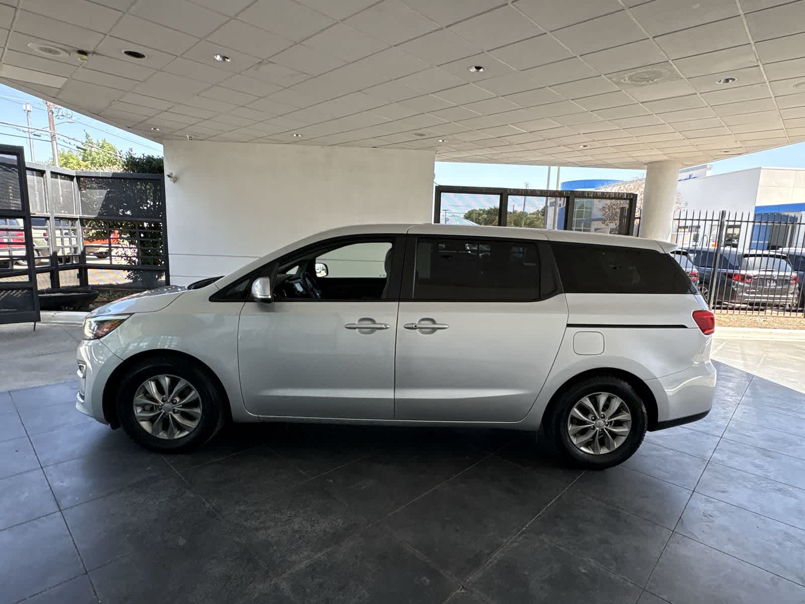 Thumbnail: 2019 Kia Sedona - 3