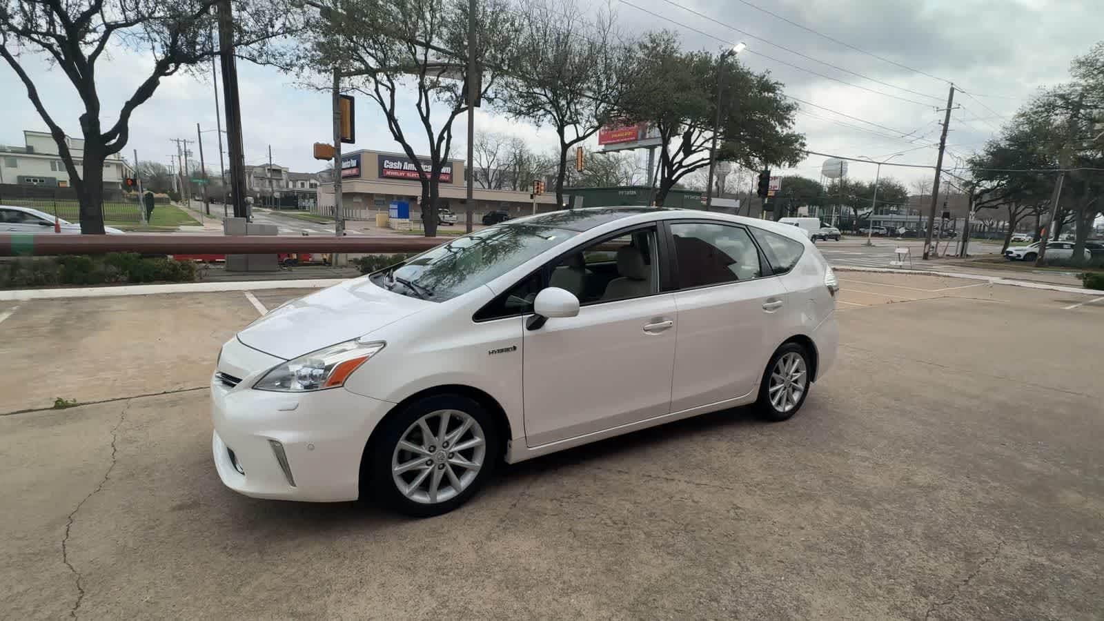 Thumbnail: 2012 Toyota Prius v - 4