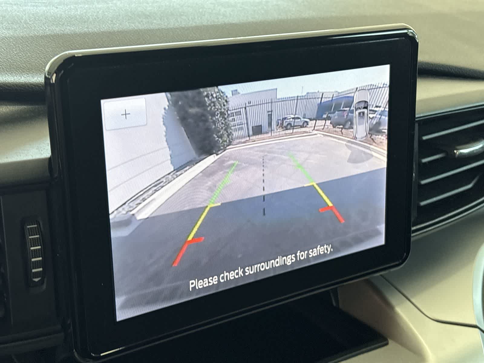 Thumbnail: 2022 Ford Explorer - 28