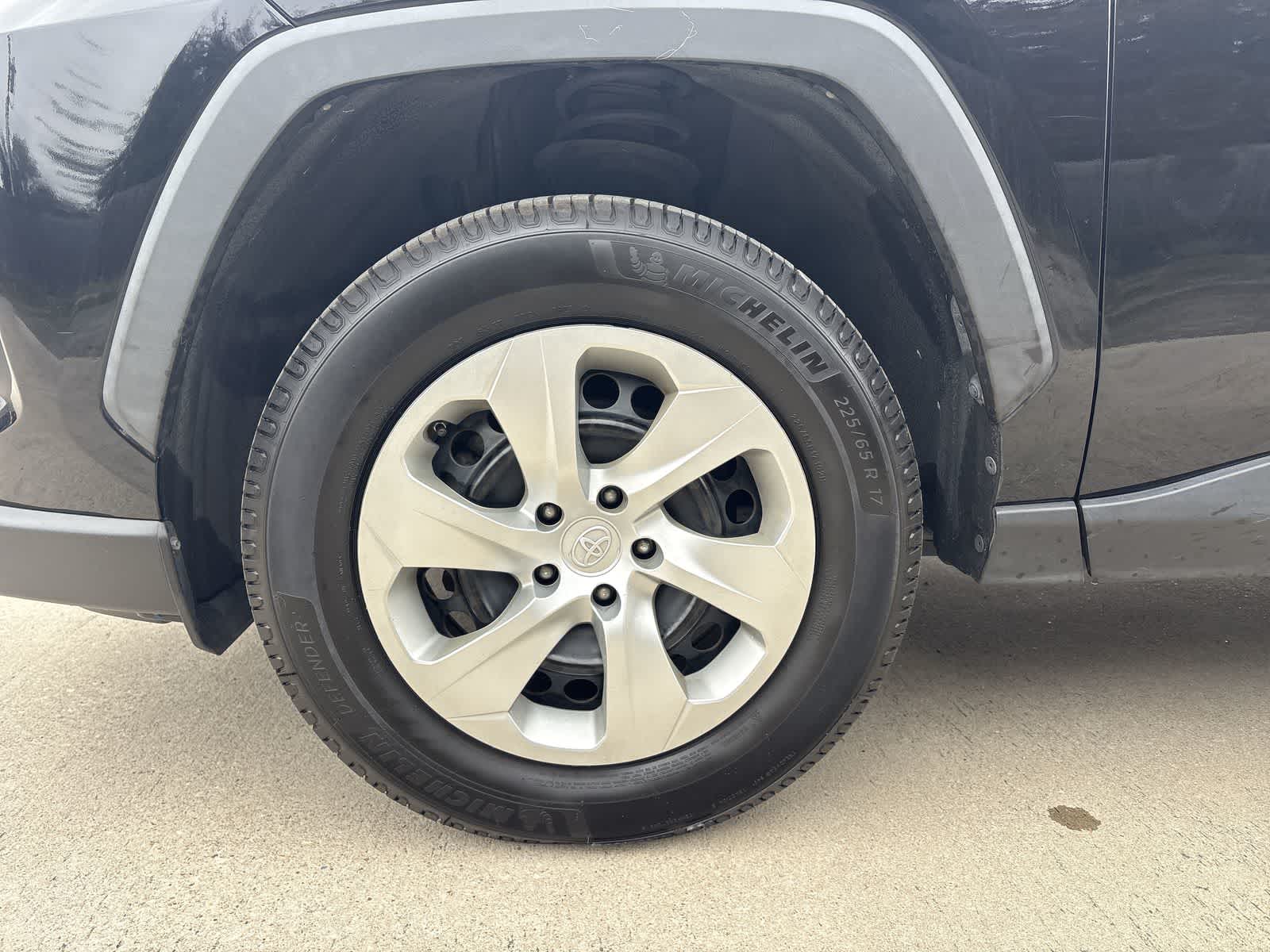 Thumbnail: 2021 Toyota RAV4 - 8