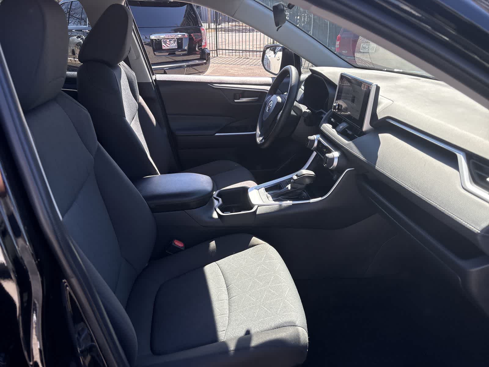 Thumbnail: 2025 Toyota RAV4 - 25