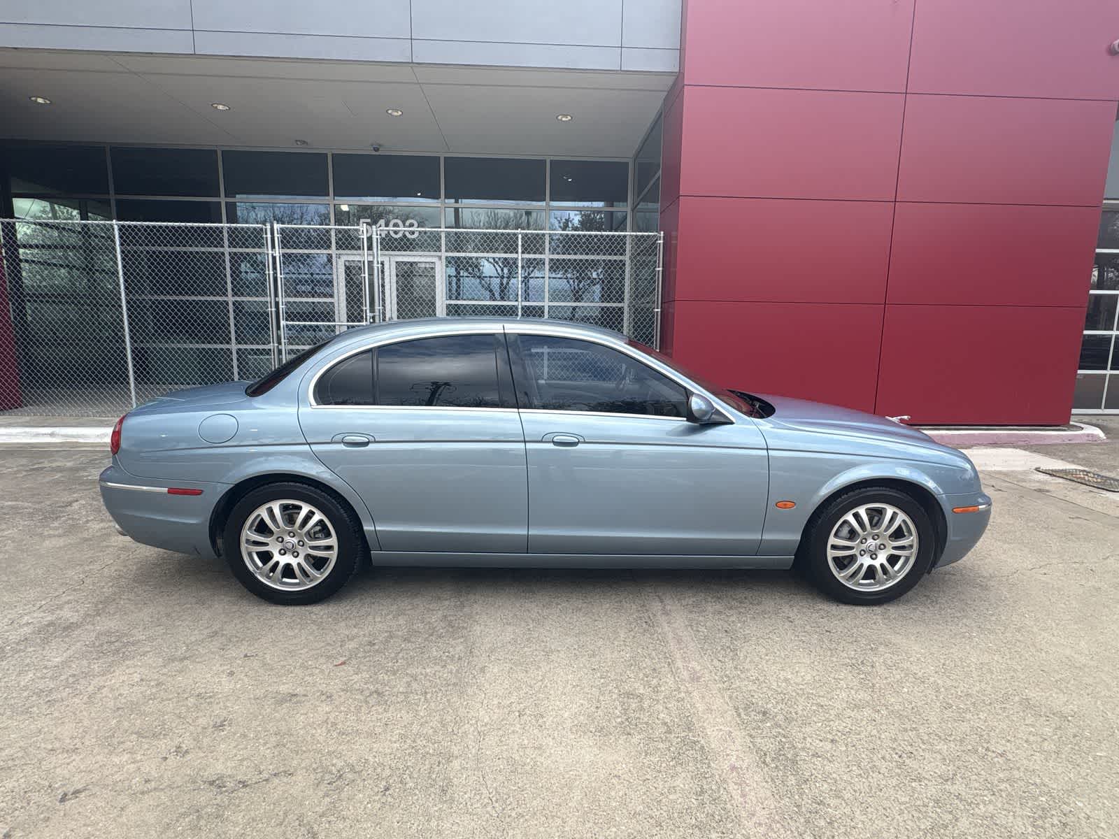 Thumbnail: 2005 Jaguar S-Type - 15