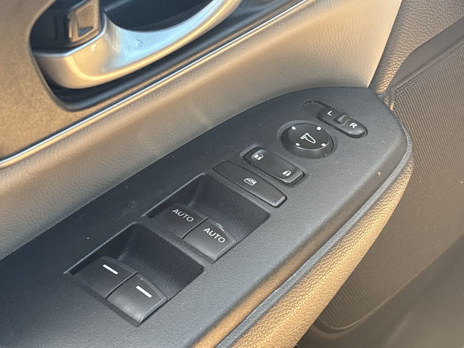 Thumbnail: 2017 Honda CR-V - 21