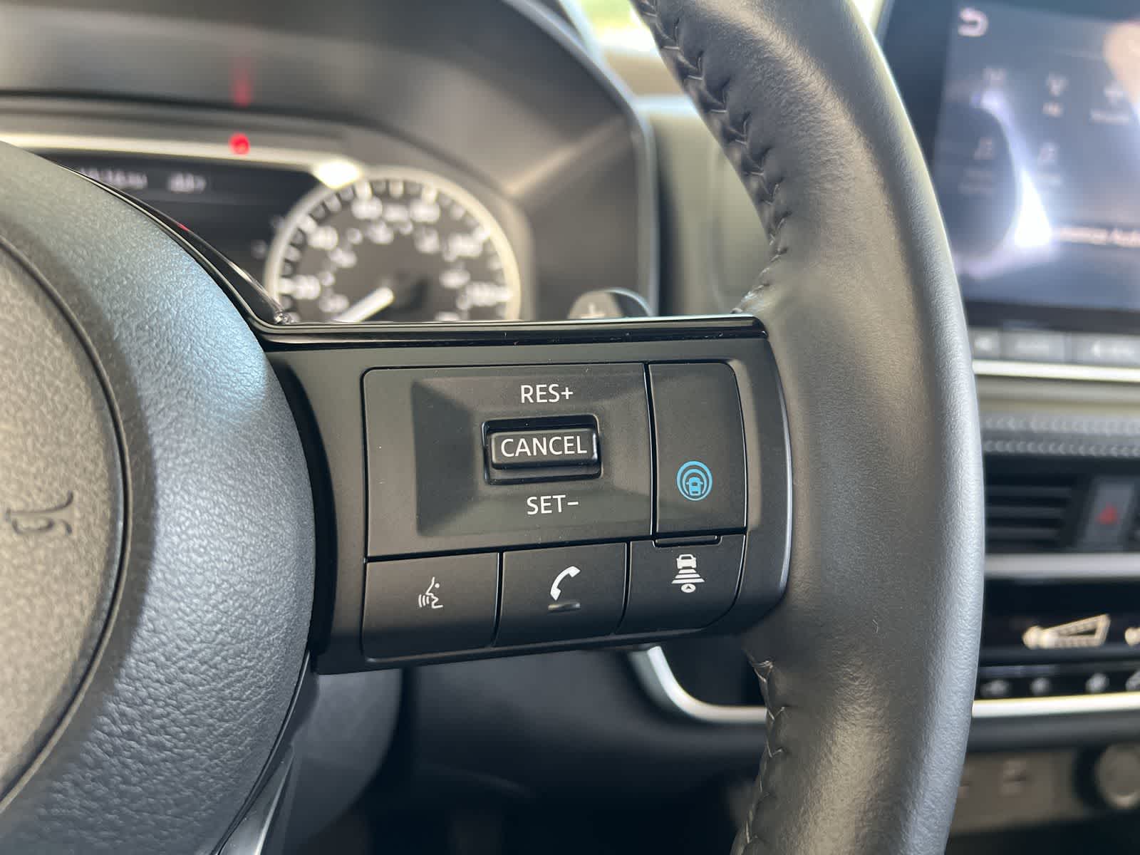 Thumbnail: 2023 Nissan Rogue - 25