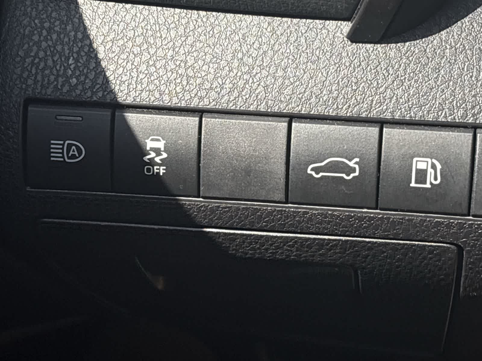 Thumbnail: 2018 Toyota Camry - 16