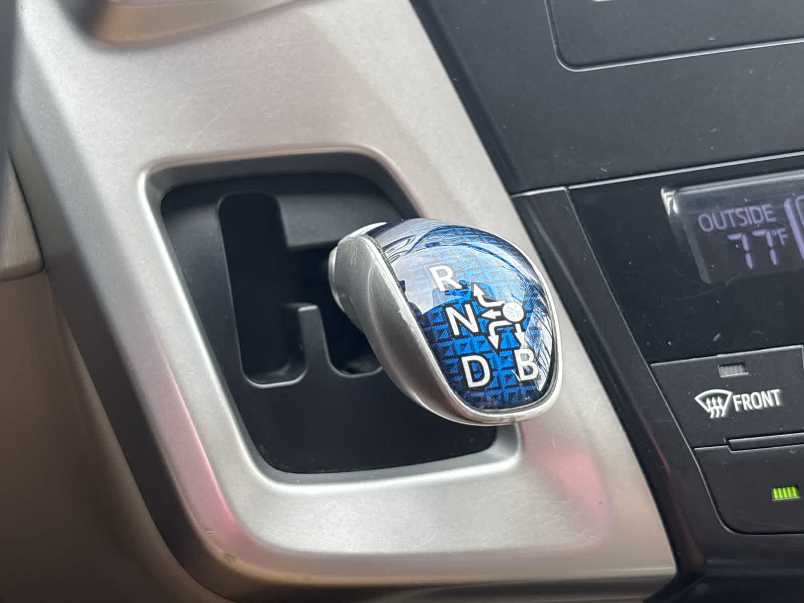 Thumbnail: 2012 Toyota Prius v - 29