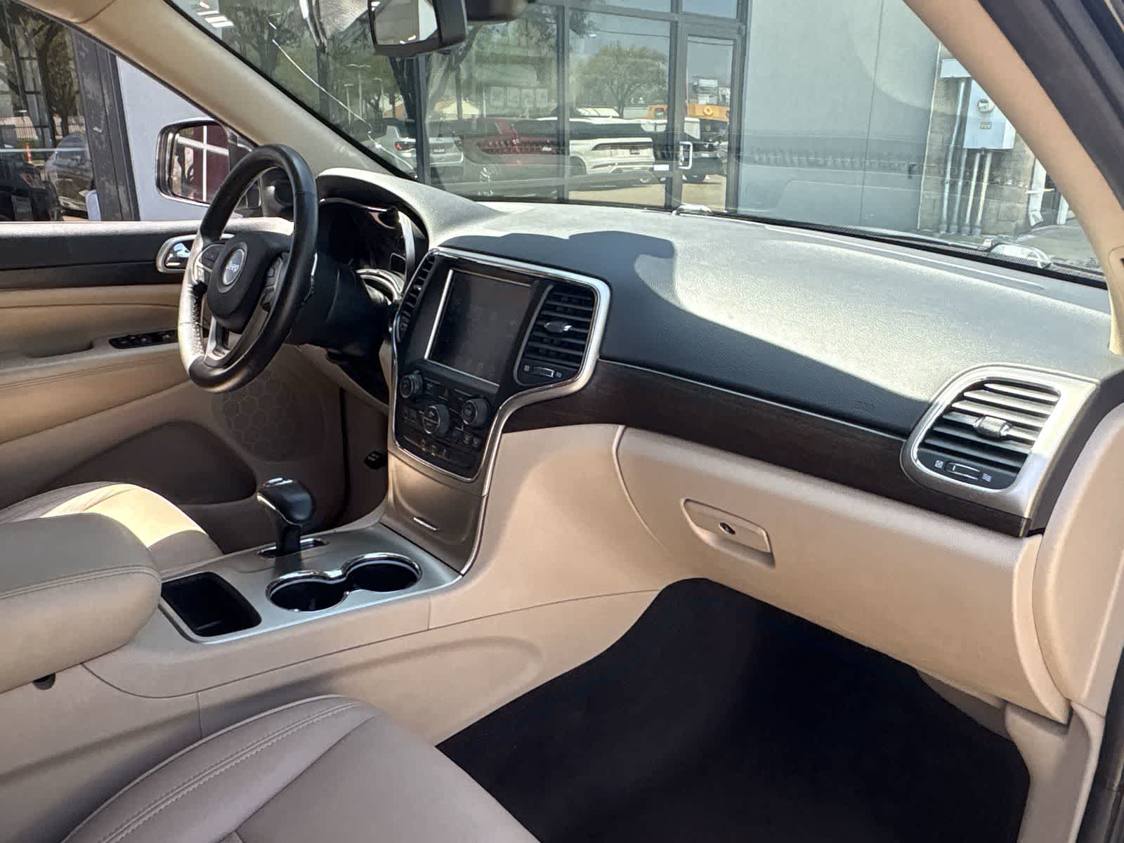 Thumbnail: 2015 Jeep Grand Cherokee - 26