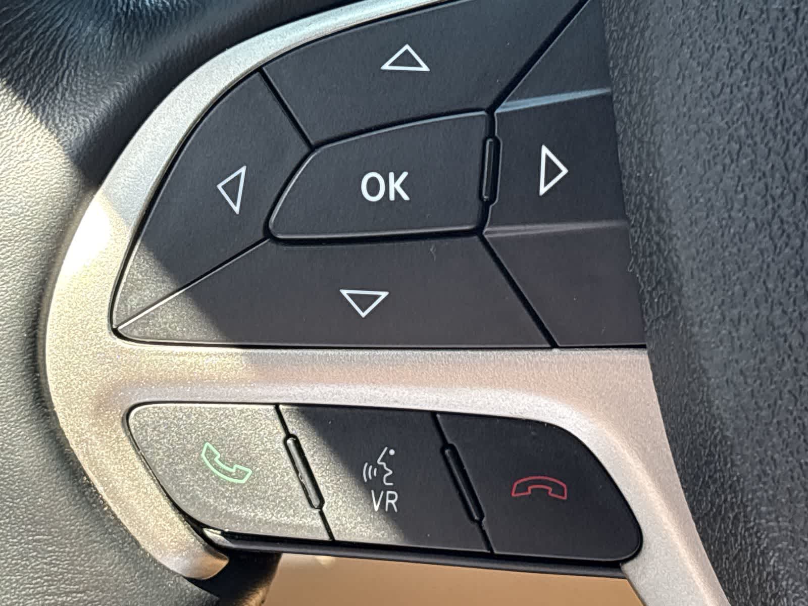 Thumbnail: 2015 Jeep Grand Cherokee - 33