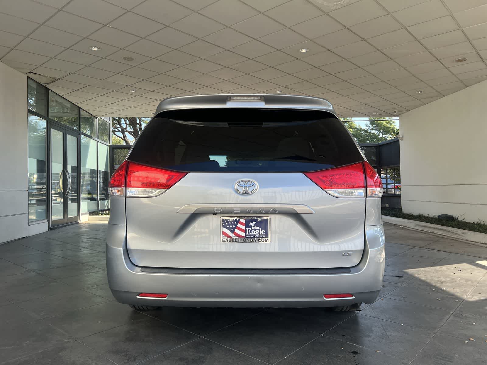 Thumbnail: 2011 Toyota Sienna - 5