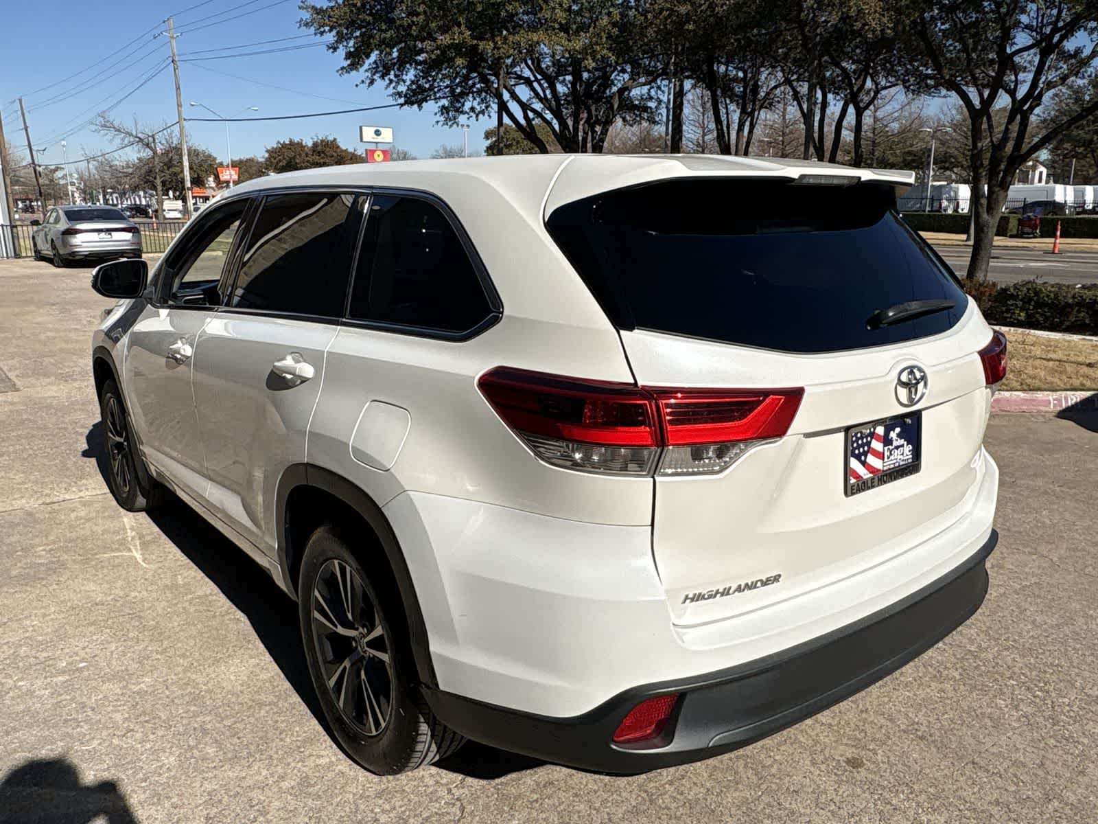 Thumbnail: 2017 Toyota Highlander - 12