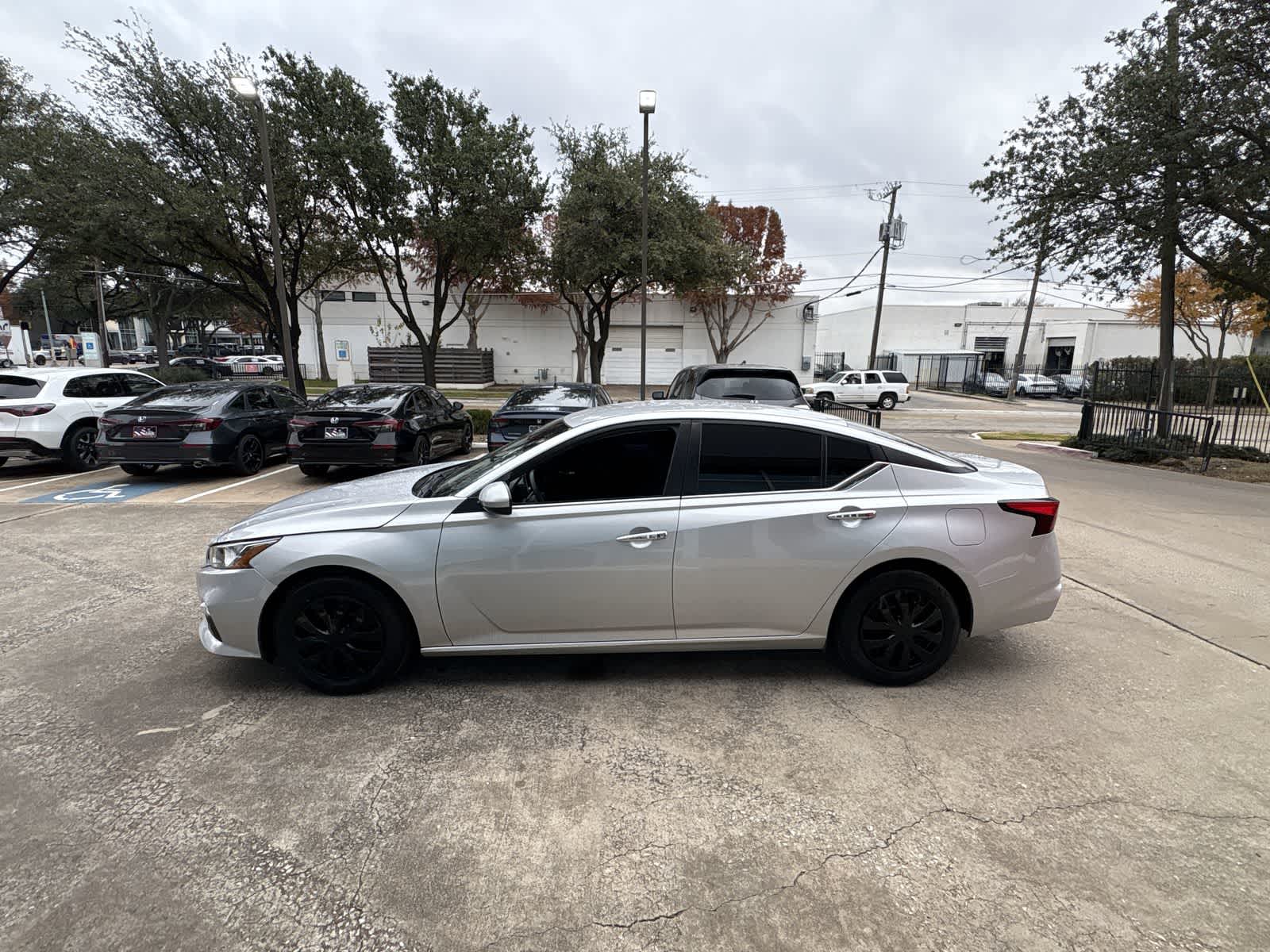 Thumbnail: 2020 Nissan Altima - 3