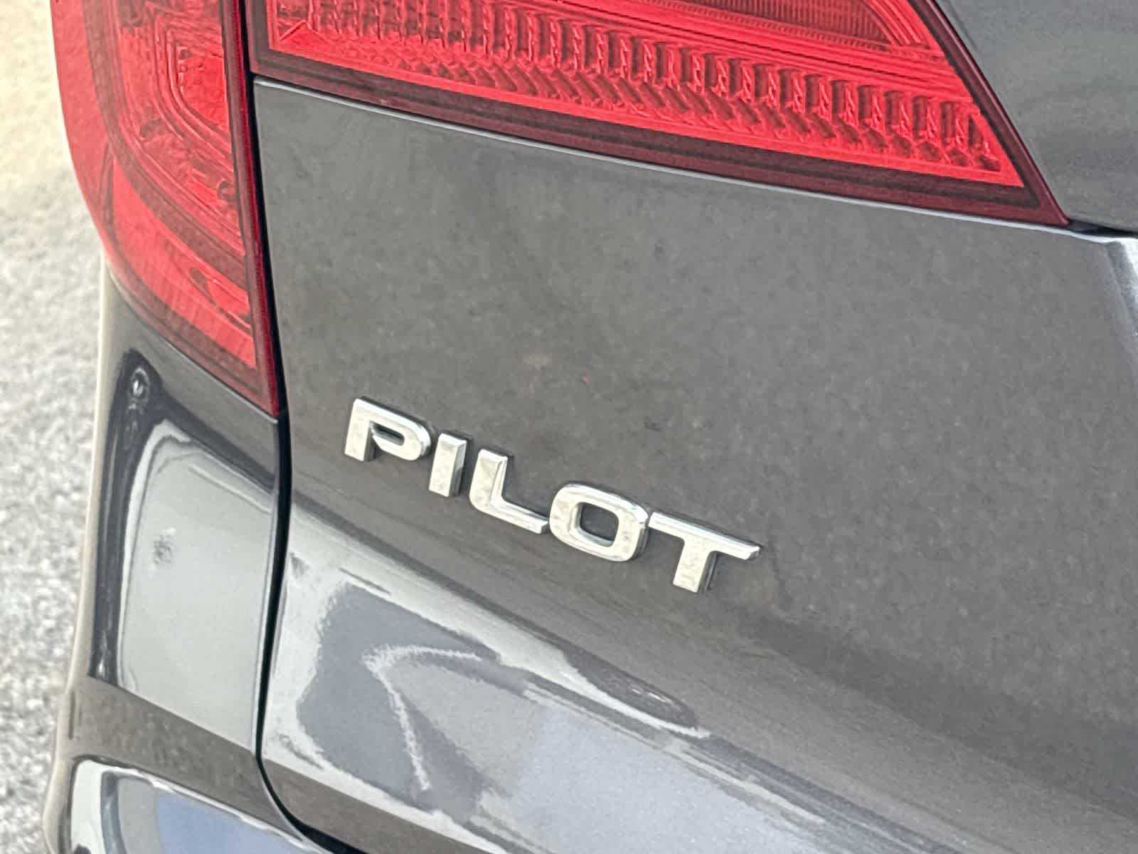 Thumbnail: 2018 Honda Pilot - 10