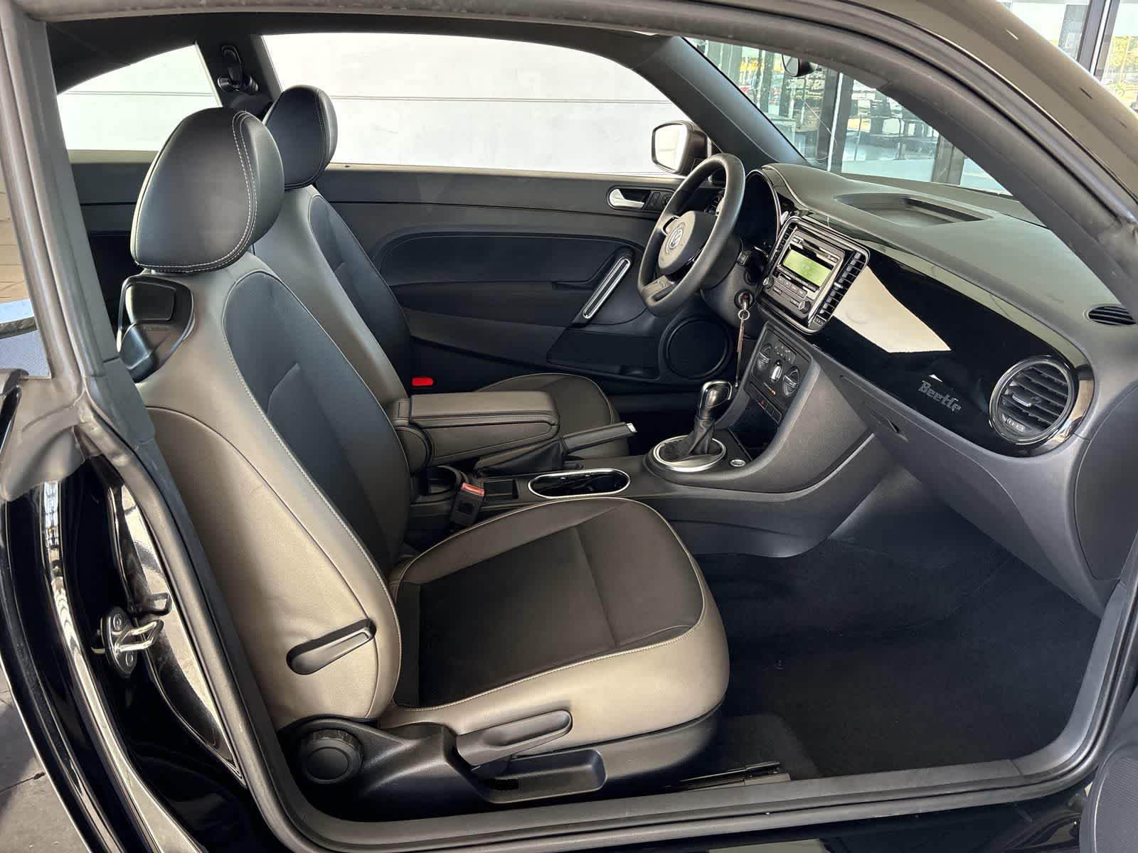 Thumbnail: 2015 Volkswagen Beetle - 13