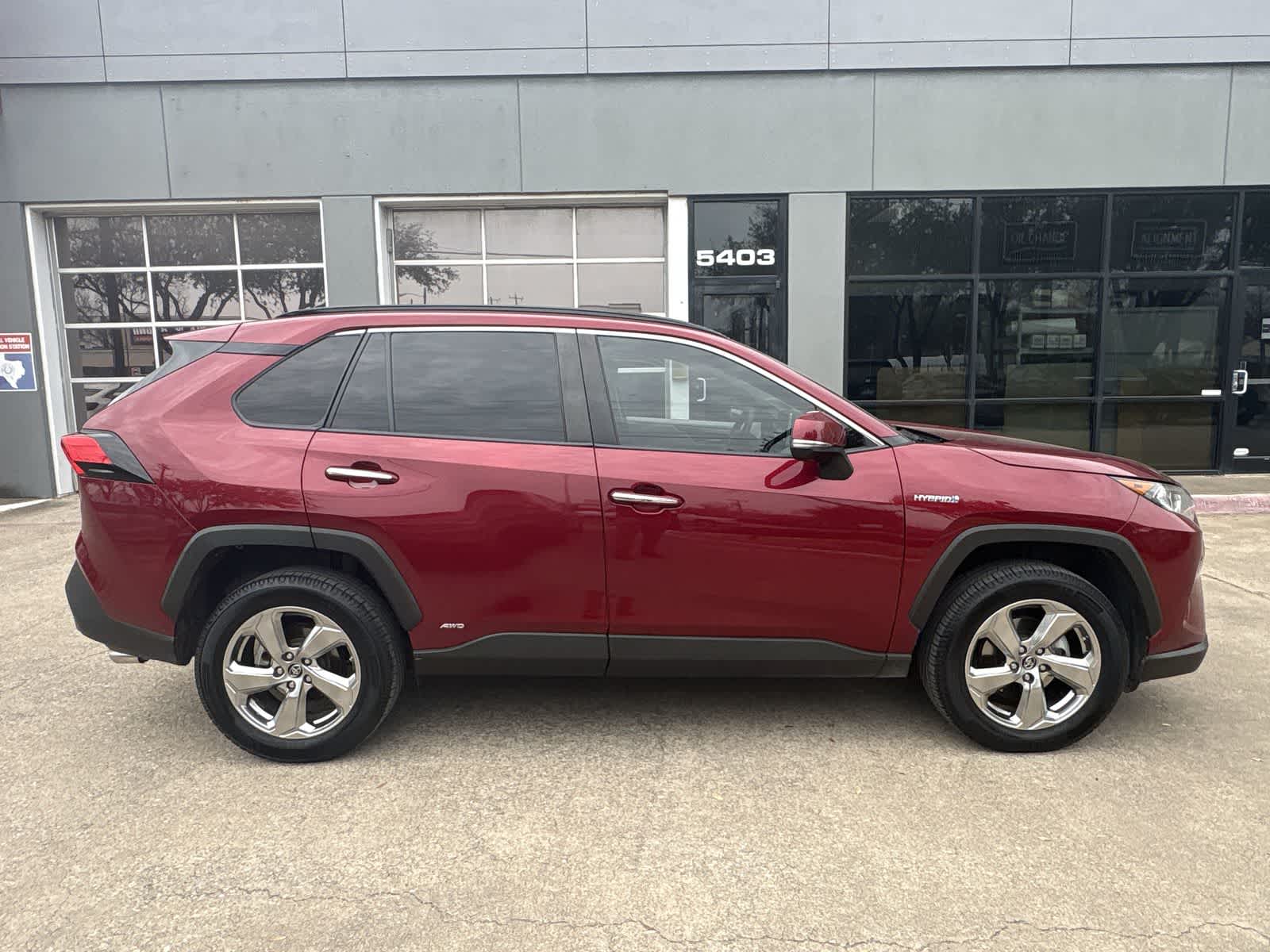 Thumbnail: 2019 Toyota RAV4 - 15