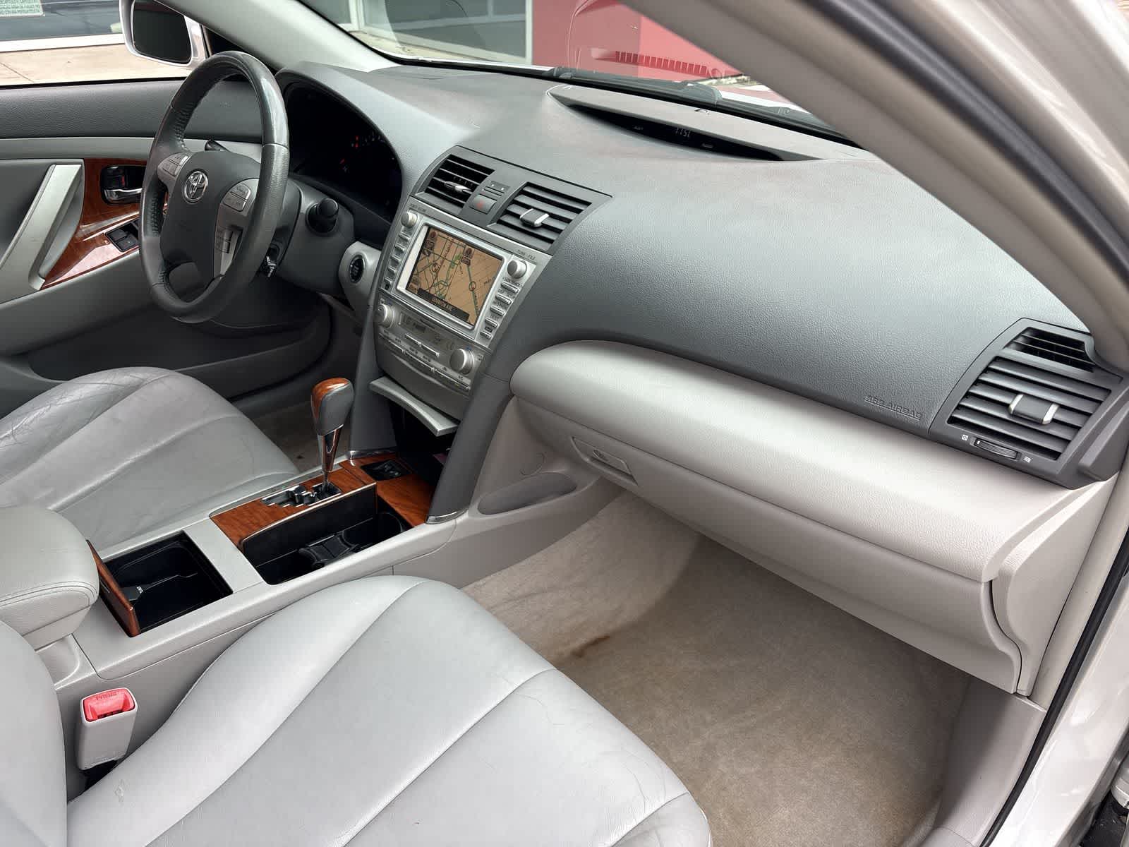 2011 Toyota Camry XLE 22