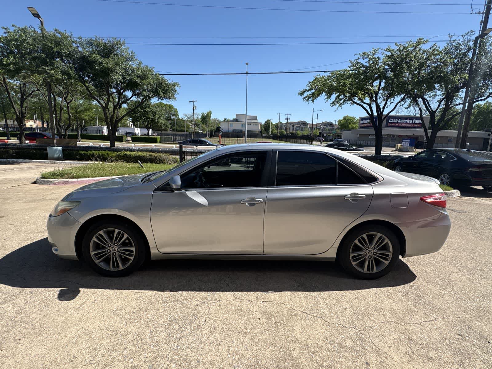 Thumbnail: 2015 Toyota Camry - 11