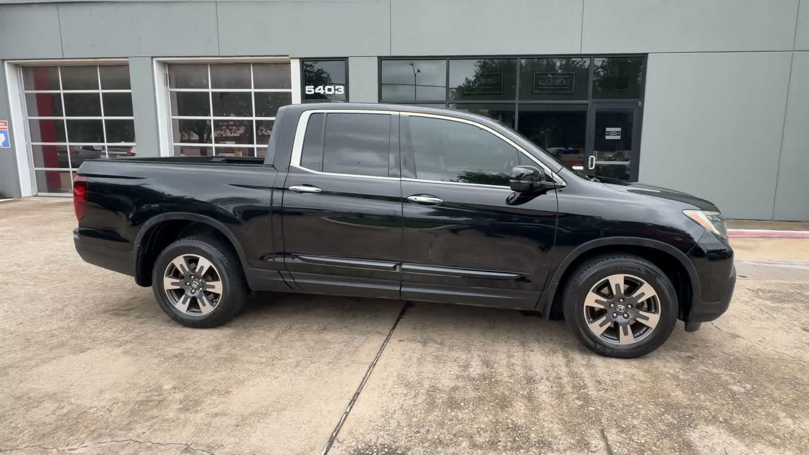 Thumbnail: 2017 Honda Ridgeline - 9
