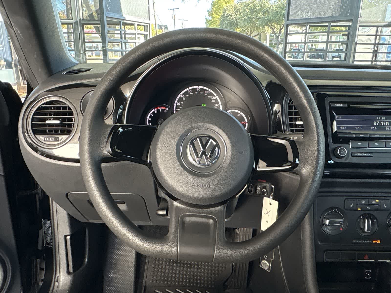 Thumbnail: 2015 Volkswagen Beetle - 14